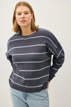 Boxy Cut Crewneck Sweater (Plus)