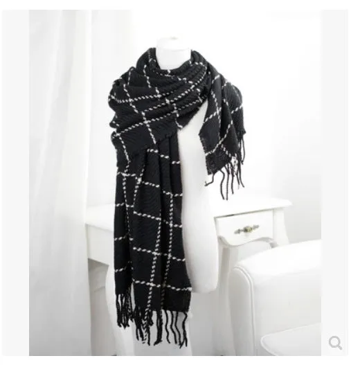 Cozy Checkered Wool Scarf for Winter