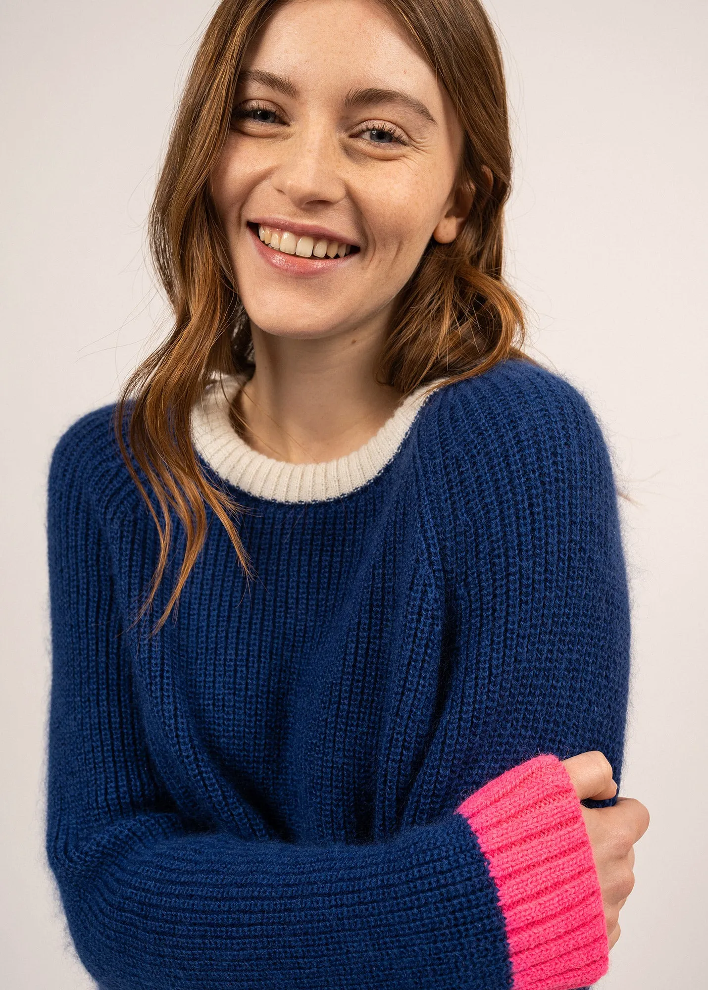 HASPARREN - Color-block Sweater in Mohair Wool Blend (BLUE / NEON PINK / WINTER WHITE)