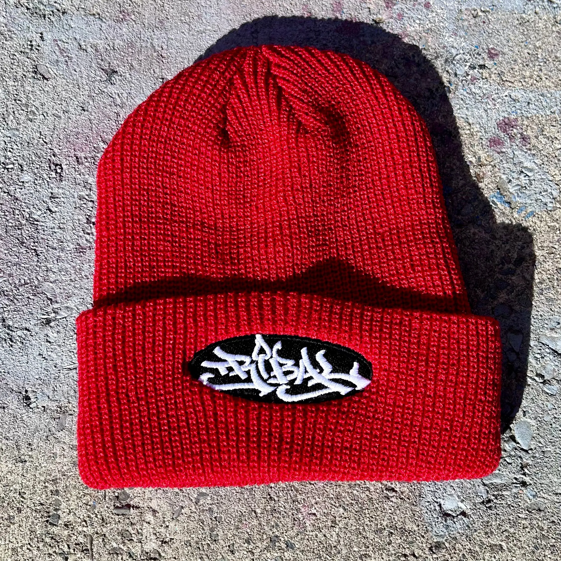 Oval ribbed cuffed beanie (red)