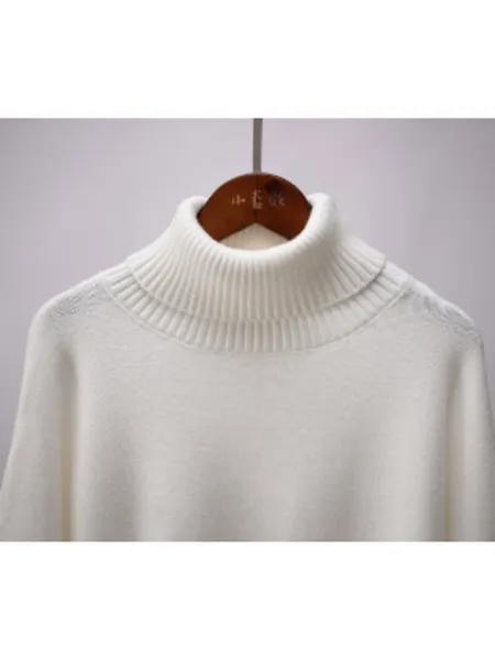 Women's Oversized Knitted Turtleneck Jumper | Ideal for Autumn/Winter